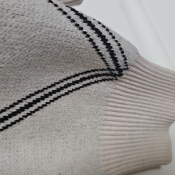 NWT T Tahari Geometric Crewneck Longsleeve Sweater Alpaca/Black Large - Picture 6 of 14